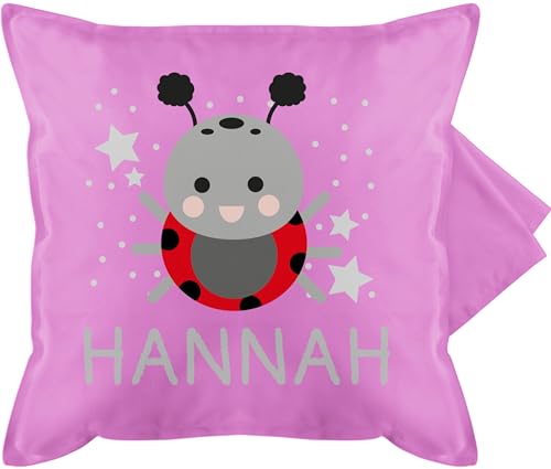 Geschenk mit Namen personalisiert by Shirtracer Kissenbezug - Marienkäfer Bild und Dein Name - 50 x 50 cm - Pink - Kissen Junge kissenhülle Kinder kissenhüllen Kindergarten Kind von Geschenk mit Namen personalisiert by Shirtracer