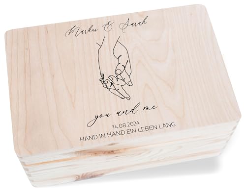 Holzkiste - Pärchen - You and Me Holzbox für Paare Hand in Hand ein Leben lang personalisierte Erinnerungsbox für Jahrestag I Valentinstag I Weihnachten - 30 x 20 x 14 - Holz - kiste paar von Geschenk mit Namen personalisiert by Shirtracer