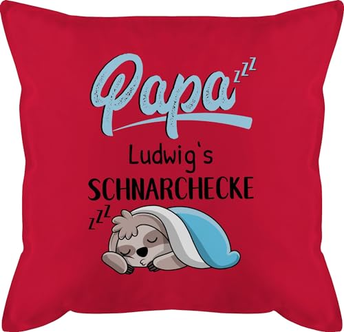 Kissen 50x50 - Papas Schnarchecke - Papa Faultier - 50 x 50 cm - Rot - für Name Schnarchen füllung Geschenke schnarcher schnarch personalisierte personalisiertes von Geschenk mit Namen personalisiert by Shirtracer