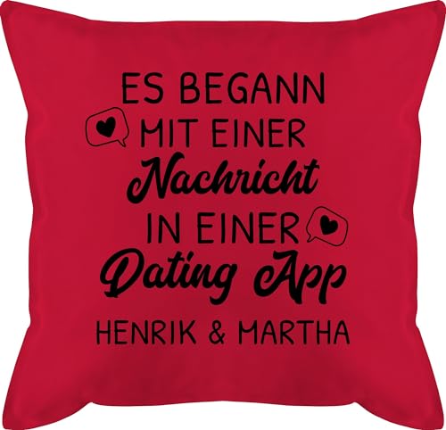 Kissen 50x50 - Partner - Es begann mit Einer Nachricht in Einer Dating App - 50 x 50 cm - Rot - personalisiertes für ihn Liebe liebesspruch schmusekissen bezug und füllung Paar Couple Alles Pillow Kissen 50x50 - Partner - Es begann mit Einer Nachricht in Einer Dating App - 50 x 50 cm - Rot - personalisiertes für ihn Liebe liebesspruch schmusekissen bezug und füllung Paar Couple Alles Pillow von Geschenk mit Namen personalisiert by Shirtracer