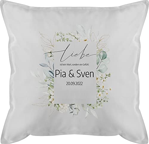 Kissen 50x50 - Hochzeit - Liebe ist kein Wort - Gefühl - Partner Geschenk Partnerin Datum - 50 x 50 cm - Weiß - personalisiertes hochzeitskissen hochzeits Gift personalisierte Hochzeitstag zur von Geschenk mit Namen personalisiert by Shirtracer