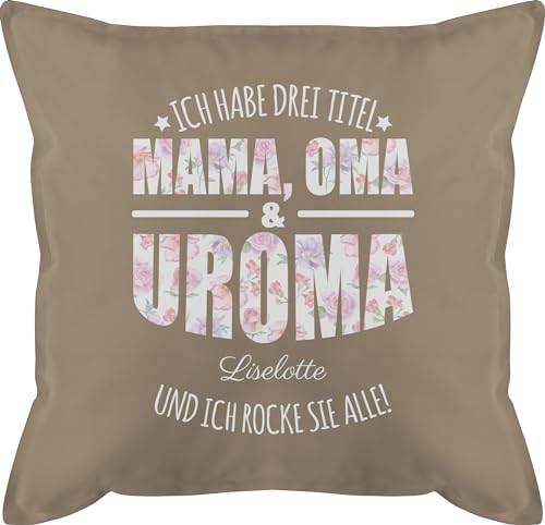 Kissen 50x50 - Ich Habe DREI Titel Mama, Oma und Uroma - Uromas Geschenke Muttertag Urgroßmutter Geschenk - 50 x 50 cm - Beige - Mama personalisiertes mom personalisierte muttertagsgeschenke von Geschenk mit Namen personalisiert by Shirtracer