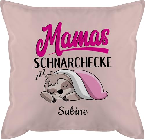 Kissen 50x50 - Mamas Schnarchecke - Mutti Mama Geschenk - 50 x 50 cm - Hellrosa - Geschenke für Name schnarch füllung personalisierte Schnarchen schnarcher personalisiertes von Geschenk mit Namen personalisiert by Shirtracer