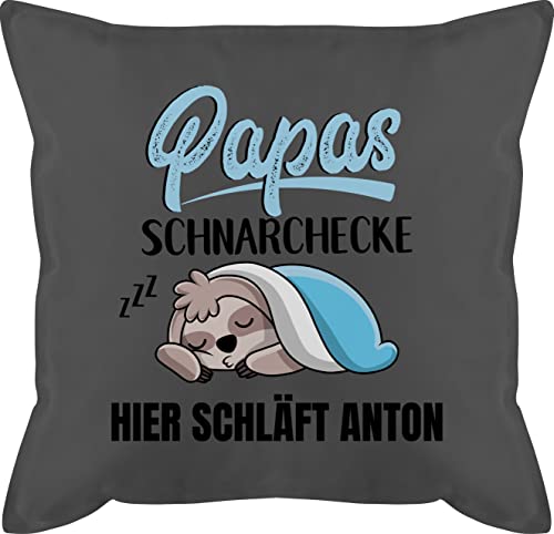 Kissen 50x50 - Papas Schnarchecke - Geschenk Papa Weihnachten Geburtstag Vatertag Geschenkidee - 50 x 50 cm - Grau - Schnarchen witze Pillow faultier personalisiertes schnarch bezug für väter von Geschenk mit Namen personalisiert by Shirtracer