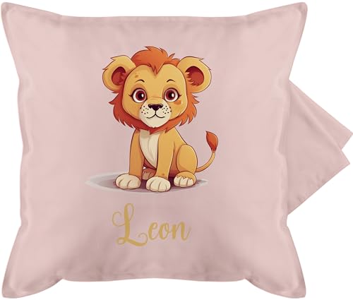 Kissenbezug - Löwen - Löwe König der Tiere LEU mit Namen - Zootiere Tiermotiv - 50 x 50 cm - Hellrosa - personalisiertes Kissen Name wunschtext und Leo personalisierte Tier Kind Lion löwenmotiv von Geschenk mit Namen personalisiert by Shirtracer