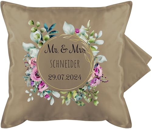 Kissenbezug - Deko Kissen Damen bedruckt - Mr and Mrs - Datum Name Hochzeit - 50 x 50 cm - Beige - wunschtext mr. und mrs. kissenhülle & kissenbezüge hochzeitsgeschenk kopfkissen von Geschenk mit Namen personalisiert by Shirtracer