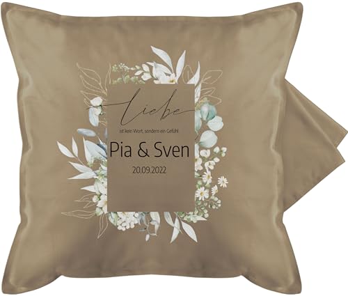 Kissenbezug - Hochzeit Kissen - Liebe ist kein Wort - Gefühl - Partner Geschenk Partnerin Datum - 50 x 50 cm - Beige - personalisierte Geschenke zur persönlichem für Gift Bedruckt von Geschenk mit Namen personalisiert by Shirtracer