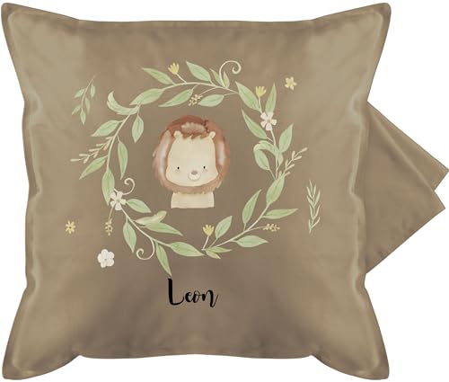 Kissenbezug - Löwen - Süßer Löwe im Blumenkranz und Name - 50 x 50 cm - Beige - personalisierte kissenhülle Kinder Kissen Tiere Kind personalisiertes Leo Tier Lion löwenmotiv wunschtext von Geschenk mit Namen personalisiert by Shirtracer