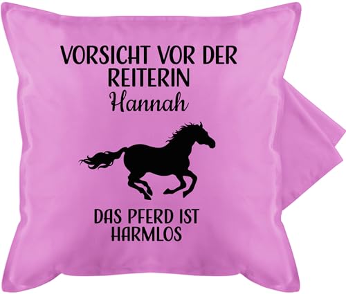 Kissenbezug - Pferde - Vorsicht vor der Reiterin - Name - das Pferd ist harmlos - 50 x 50 cm - Pink - personalisierte reiten pferdegeschenk für mädchen Geschenke Reiter von Geschenk mit Namen personalisiert by Shirtracer