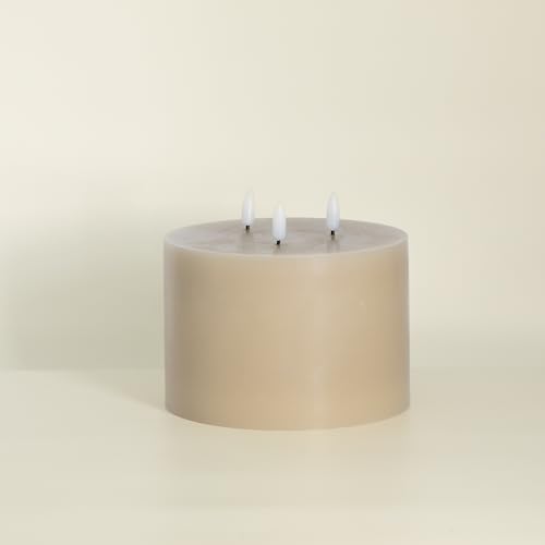 Geschenkbox Große LED Kerze 15cm x 15cm mit 3 Dochten, batteriebetrieben, echtes Wachs - Stimmungsvolle Dekoration, ewig haltbar und sicher - ideal für Haushalte mit Kindern oder Haustieren (Beige) von Geschenkbox