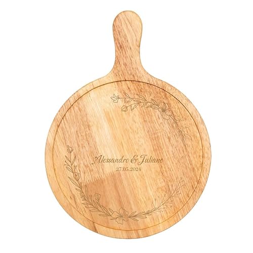 Deko-Holzbrettchen zur Hochzeit (Motiv 2) | personalisiert mit Namen und Datum | rundes Holzbrett zum Anrichten | vielseitiges Servierbrett mit Griff | praktisches Pizzabrett von Geschenke 24