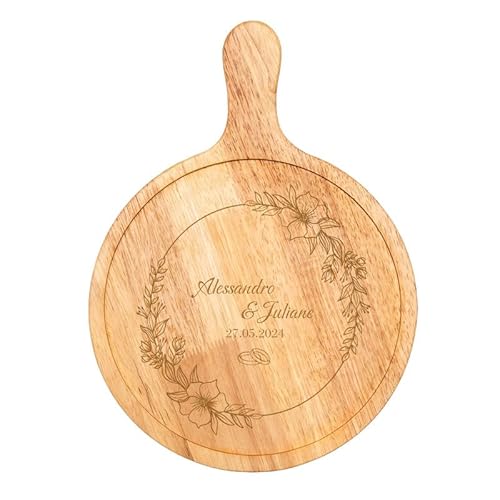 Deko-Holzbrettchen zur Hochzeit (Motiv 5) | personalisiert mit Namen und Datum | rundes Holzbrett zum Anrichten | vielseitiges Servierbrett mit Griff | praktisches Pizzabrett von Geschenke 24