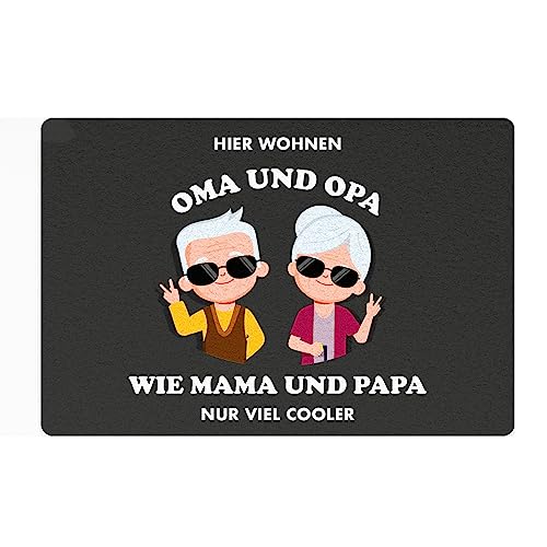 Geschenke 24 | Fußmatte Comic-Motiv Oma und Opa nur Cooler | originelle Schmutzfangmatte mit Spruch | Eingangstür | Haustür | innen und außen | lustige Türmatte von Geschenke 24