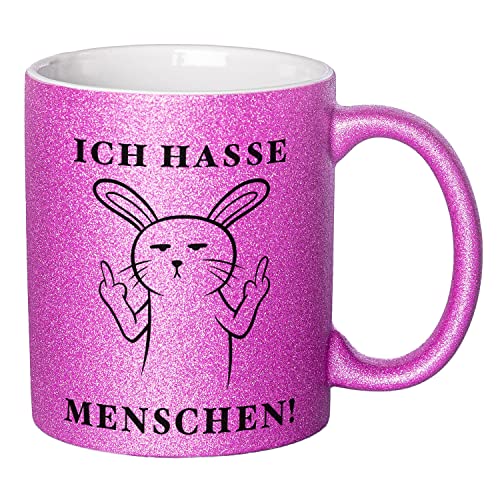 Glitzer Tasse mit Spruch Ich hasse Menschen | Lila | Hase | 330ml | doppelseitig bedruckt | Lustige Hasentasse als witzige Geschenkidee zu Weihnachten für beste Freundin oder Kollegin von Geschenke 24