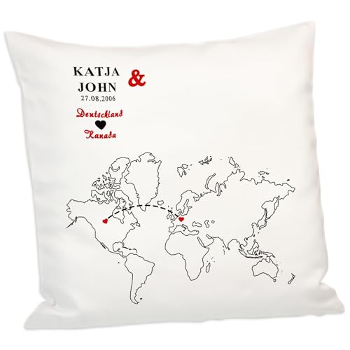 Kissen-Set Fernbeziehung (rot-schwarz,Weltkarte) | personalisiert mit Wunschnamen, Wunschdatum und Wunschort | 40 x 40 cm | Set aus Zwei Kissen | Geschenkset für Paare von Geschenke 24
