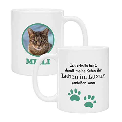 Geschenke 24 Tasse Katze personalisiert | Katzenmotiv mit Wunschfoto und Wunschname | mit Spruch | Katzenzubehör | Kaffebeecher für Katzenfreunde | Katzengeschenk | Teetasse | (Grün, Leben im Luxus) von Geschenke 24