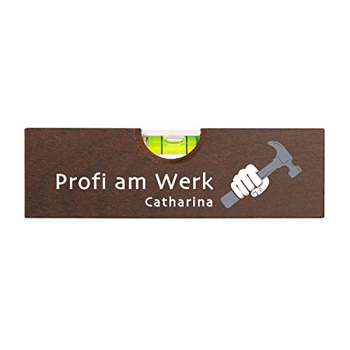 Geschenke 24 | Wasserwaage personalisiert mit Spruch und Wunschname | Bieröffner lustig | mit Druck | Werkzeug - Männergeschenk | Vatertagsgeschenk (Profi am Werk) von Geschenke 24