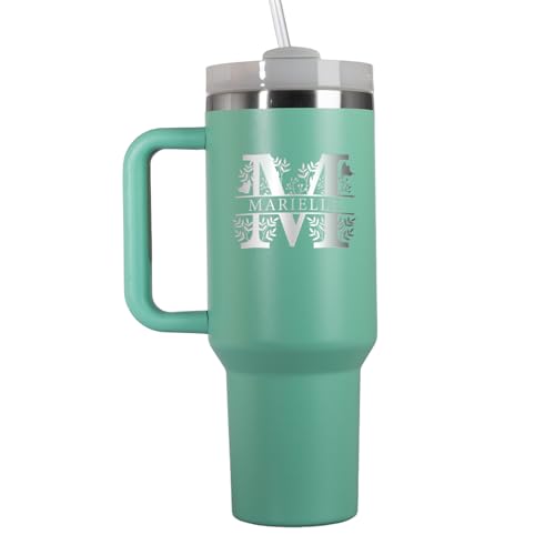 Großer Trinkbecher mit Strohhalm Personalisiert | 1200ml Thermobecher mit Deckel und Strohhalm | Trinkflasche mit Gravur | Spülmaschinenfest | Geschenkidee Ostergeschenke für Frauen | Grün Monogramm von Geschenke 24