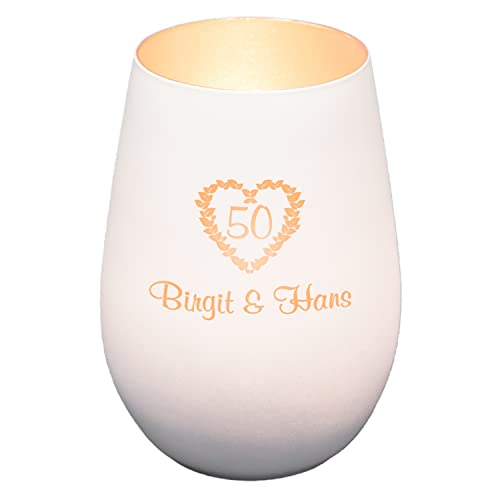 Windlicht aus Glas zum Hochzeitstag | personalisiert zur goldenen Hochzeit | Herzmotiv | Kerzenhalter | Dekogeschenk – Teelichtglas | Teelichthalter (Weiß-Silber) von Geschenke 24