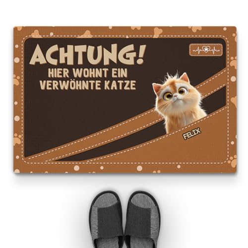 Geschenke Mall Personalisierte Fussmatte - Achtung Hier Leben Total Verwöhnte Katzen - Fussmatte Mit Namen, Fussmatte Selbst Gestalten, Fussmatte Familie, Fussmatte Katzen Personalisiert (#1) von Geschenke Mall