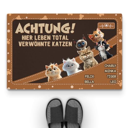 Geschenke Mall Personalisierte Fussmatte - Achtung Hier Leben Total Verwöhnte Katzen - Fussmatte Mit Namen, Fussmatte Selbst Gestalten, Fussmatte Familie, Fussmatte Katzen Personalisiert (#6) von Geschenke Mall