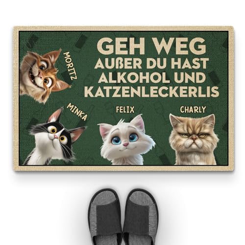 Geschenke Mall Personalisierte Fussmatte - Lustiger Spruch Über Alkohol Und Katzenleckerlis - Fussmatte Mit Namen, Geschenke fussmatte, Fussmatte Selbst Gestalten (4 Katzen) von Geschenke Mall