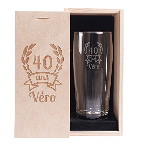 Set aus Bierglas und Holzkiste mit Vorname personalisiert mit alter und Name von Geschenkegarten