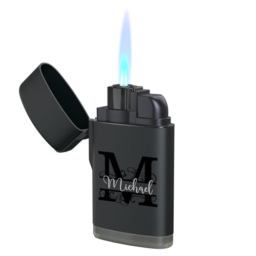 Geschenkfreude Feuerzeug personalisiert mit Initialen - Hochwertiger UV Druck Sturmfeuerzeug – langlebig und windfest - nachfüllbar Männer - Vatertagsgeschenk für Ihn von Geschenkfreude