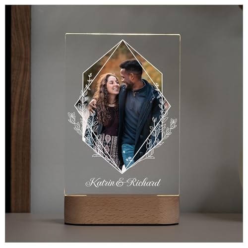 Geschenkfreude Acrylglas Bild mit Wunschname und Foto - Beleuchteter Bilderrahmen LED - Personalisierte Geschenke Foto mit Licht - Valentinstags Geschenke für Ihn und Sie - LED Deko mit UV-Druck von Geschenkfreude