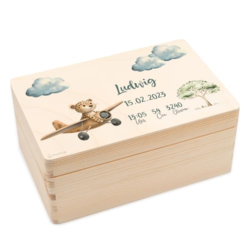 Geschenkfreude Erinnerungsbox Baby Personalisiert - 30x20x14cm - UV-Druck - Individuelle Baby Aufbewahrungsbox - individuelle Erinnerungskiste aus Holz - tolle Geschenke zur Geburt - Leopard Flugzeug von Geschenkfreude