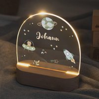 Nachtlicht Baby Mit Rakete Personalisiert, Acryl Nachtlampe Weltall Motiv Und Namen, Geschenk Taufe Oder Geburt, Led Lampe Astronaut Bär von GeschenkfreudeStore