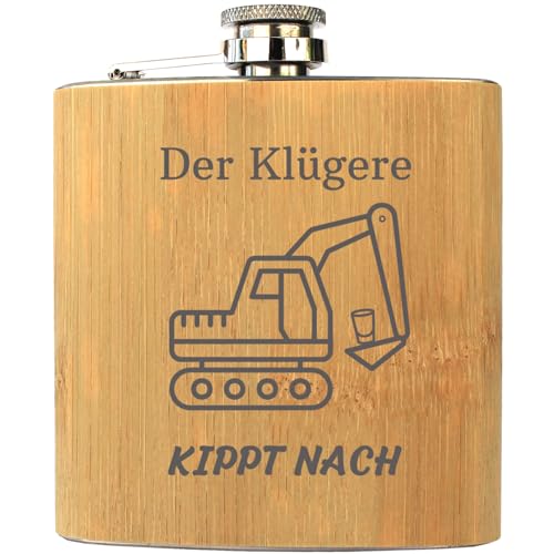 Geschenk für Baggerfahrer Bambus Edelstahl Flachmann mit Bagger Motiv + Spruch Der Klügere kippt nach - 175ml, Baggerfahrergeschenk mit Spruch - Geschenkissimo Geschenkidee von Geschenkissimo