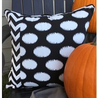 Outdoor Kissenbezug 20x20 Schwarz, Weiß Gepunktet & Chevron von GetCreativeSewing