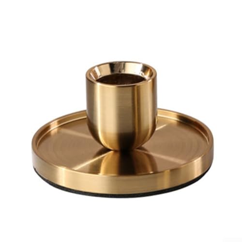 Eleganter und stilvoller goldener Kerzenhalter, entworfen, um Ihren Tisch bei Hochzeiten oder Versammlungen aufzuwerten. (M) von Gettimore