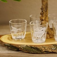 Rustikales Schnapsglas Set Mit Rehgeweih Halter & Holzscheibe 6 Gläser Jagdmotiv Geschenk Für Jäger + Naturfreunde Gtk27.7.4.1 Rustikales Schnapsglas Set Mit Rehgeweih Halter & Holzscheibe 6 Gläser Jagdmotiv Geschenk Für Jäger + Naturfreunde Gtk27.7.4.1 von GeweiheKrumholz
