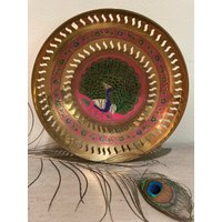 Vintage Messing Schale Mit Handbemaltem Pfauen Design von Ghostofthetime