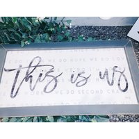 Dies Sind Wir Grau Gewaschenes Rahmenschild, Familienregel Zeichen Bauernhausstil, Einzigartiges Familiendekor Für Zuhause, Familienwandkunst Aus von GiaRomaLifestyle