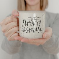 Frauen Empowerment Geschenk, Entschuldigen Sie Sich Niemals Dafür, Eine Starke Frau Zu Sein Tasse, Inspiration Zitat Geschenkideen, Ermutigung von GiaRomaLifestyle