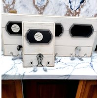 Wandhaken Mit Tafel-Notizbereich, Wandhakenbrett Oder Kleiderbügel, Handgefertigtes Holzhakenbrett Im Landhausstil, Handwerker Made in Ny Wandhaken Mit Tafel-Notizbereich, Wandhakenbrett Oder Kleiderbügel, Handgefertigtes Holzhakenbrett Im Landhausstil, Handwerker Made in Ny von GiaRomaLifestyle