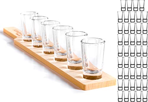 GIESSLE® 50x Schnapsgläser aus stabilem Glas mit dickem Boden Shotgläser Wodka Pinnchen im Set mit einer Schnapslatte von GIESSLE