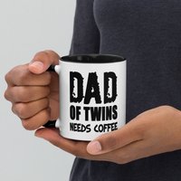 Personalisierte Dad Of Twins Braucht Kaffeetasse, Vatertagsgeschenk von GiftOriginal