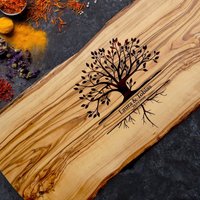 Frühstücksbrett Aus Olivenholz Mit Gravur | Personalisiert Geschenk Zur Hochzeit Valentinstag Muttertag Motiv Lebensbaum von GiftShopHH