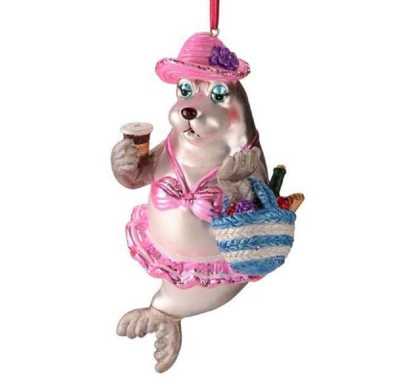 Giftcompany Weihnachtsbaumkugel Christbaumschmuck Seerobbedame Mit Kaffeebecher Und Korb Giftcompany Weihnachtsbaumkugel Christbaumschmuck Seerobbedame Mit Kaffeebecher Und Korb von Giftcompany