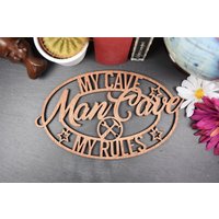 Man Höhle Zeichen. Plakette. Perfektes Geschenk Für Männer. Schild Handwerker. Opas, Väter & Männliche Freunde. Meine Höhle, Meine Regeln Man Höhle Zeichen. Plakette. Perfektes Geschenk Für Männer. Schild Handwerker. Opas, Väter & Männliche Freunde. Meine Höhle, Meine Regeln von GiftsAllMappedOut