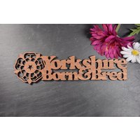 Yorkshire Born & Bred Plakette. "Hölzernes Schild "Yorkshire Bred" Stolzes Yorkshireman Und Frauengeschenk. Geschenk Für Stolze Nordlichter von GiftsAllMappedOut