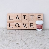 Latte Love Scrabblefliese Kühlschrankmagnet | Kaffee-Liebhaber-Geschenk von GiftsByThisAndThat