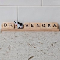 Personalisierte Bauernhof Tier Veterinär Scrabble Fliesen Namensschilder | Tierhalter Geschenk Kuh, Pferd, Großtier-Tierärztin von GiftsByThisAndThat