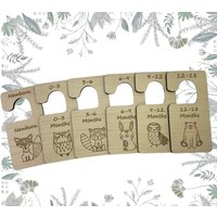 Garderobe Waldtiere Teiler, Neue Baby Gravierte Kleiderbügel, Shower Geschenk, Schrank Teiler Set Von 6 von GiftsandSmilesUK