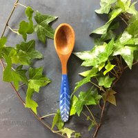Handgemachter Löffel Mit Handbemaltem Griff No.3 Von Nolan Thacker Und Amanda Clark - Handgemachter Löffel, Bemalter von GiftsfromtheGroveUK