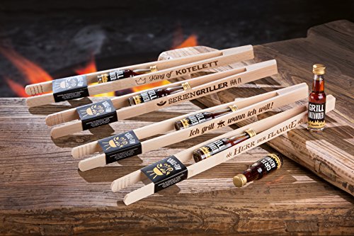 1 x Grillzange Spruch: Seriengriller Holz m. Schnaps 0,02 l Kräuterlikör 30 % Breite 40 cm, Zange, Grillen, Sommer (Seriengriller (Grillzange + Schnaps)) von GILDE